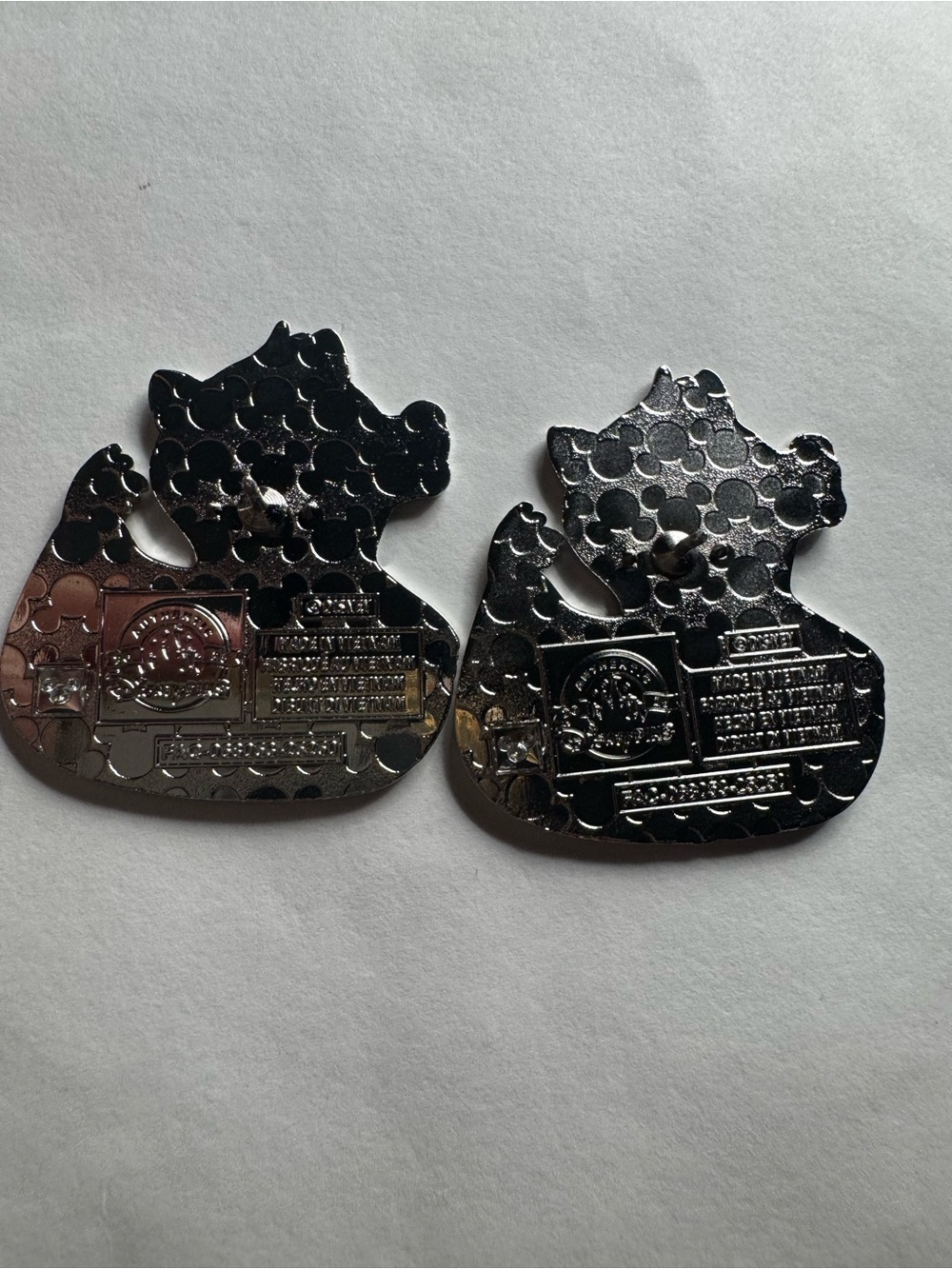 Disney Chip and Dale Ducks of Disney Mystery  Pin Collection Series 2 2026 - Picture 4 of 5
